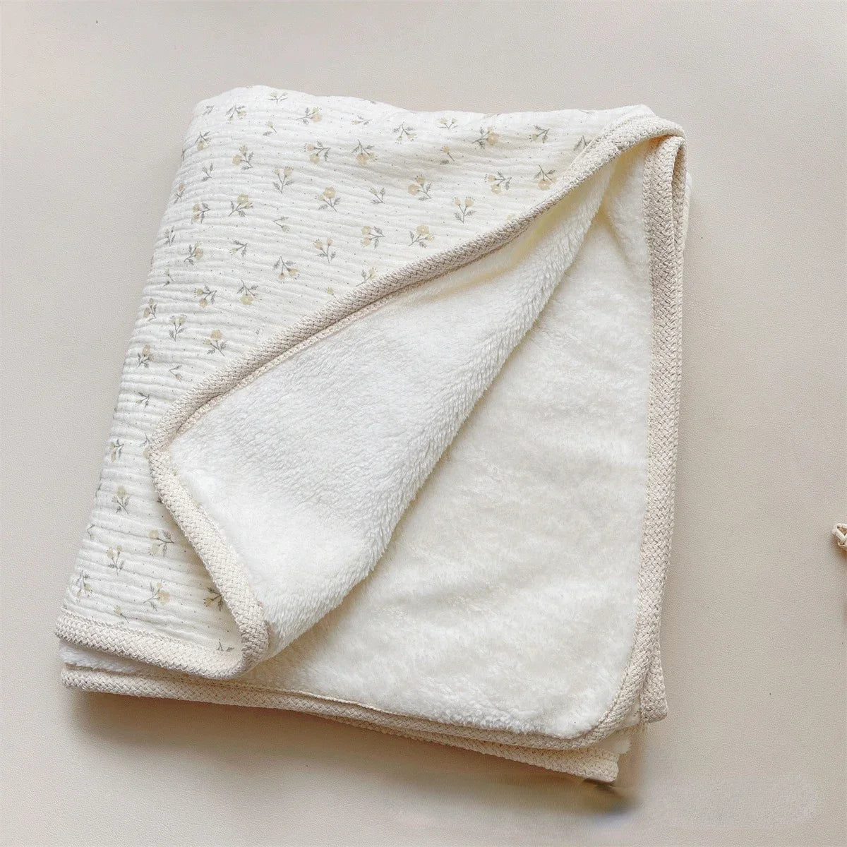 couverture-bebe-Mellow-fleurie