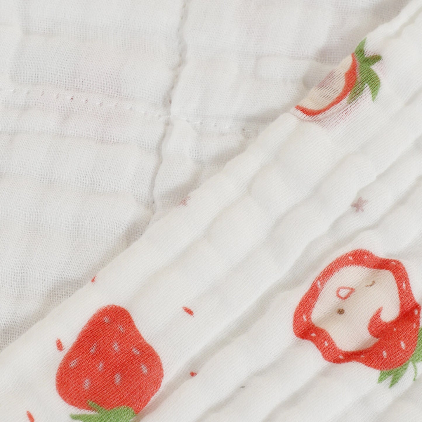 serviette-de-bain-bebe-emmaillotage-MagicPetal-blanc-rouge_bf9e0490-c8ad-4237-837e-8aa589331e9a